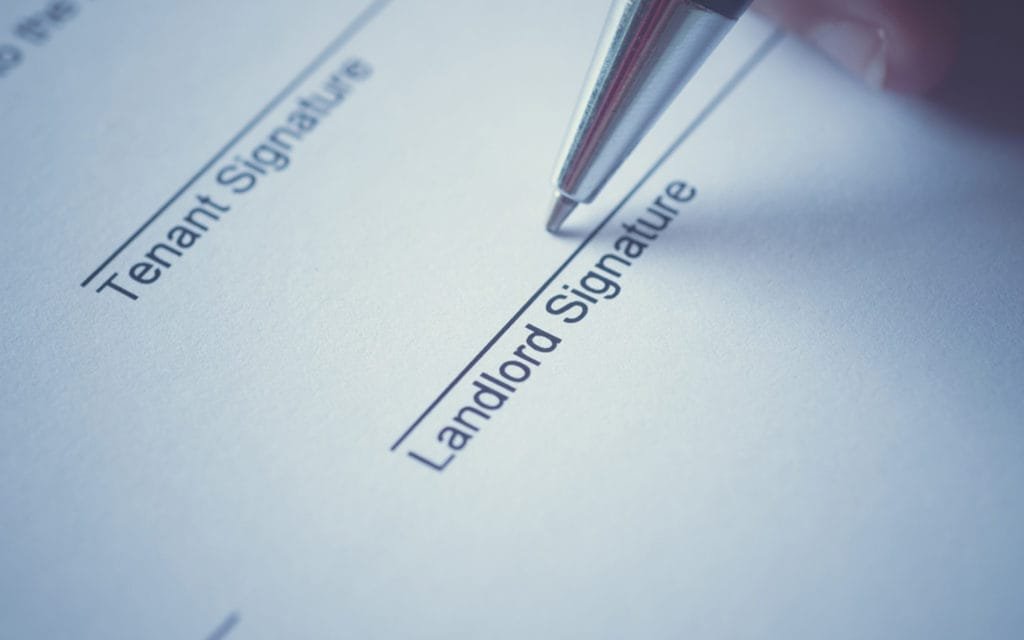 signing rental contract 1024x640 1